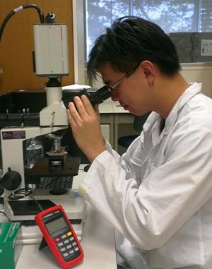 Dr Seow Yiqi using his NanoSight LM10 system